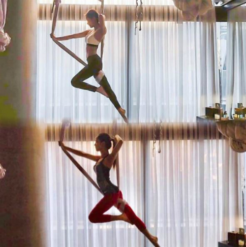 Jennie và Ji Soo khoe dáng hoàn hảo khi tập yoga.