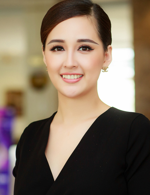 Tất cả những gì Hoa hậu Việt Nam 2006 cần là một chuyên gia mới, giúp cô thay đổi hình dáng hàng lông mày để nhan sắc thực sự tỏa sáng.