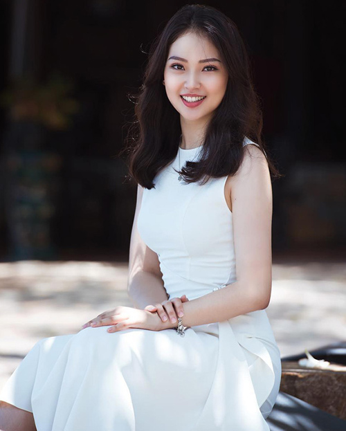 Sinh ngày 6/5/2000, Khánh Linh là thí sinh nhỏ tuổi nhất của Hoa hậu Việt Nam 2018. Cô bạn vừa hoàn thành kỳ thi tốt nghiệp, đang chờ giấy chứng nhận kết quả để tiếp tục với vòng Chung khảo của cuộc thi. Ngay từ khi xuất hiện ở buổi sơ khảo, Khánh Linh đã nhận được nhiều chú ý với nhan sắc hiền hòa, khả ái.