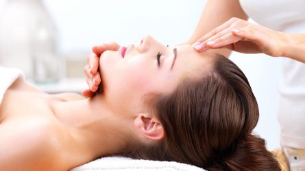 Phương pháp massage trị đau đầu giúp bạn ngủ ngon hơn
