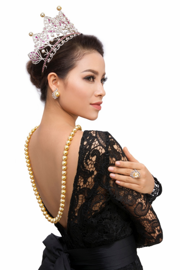 Vương miện Hoa hậu Hoàn vũ 2015 thuộc về Phạm Hương.