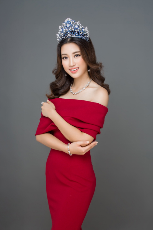 Hoa hậu Việt Nam 2016 Đỗ Mỹ Linh cùng chiếc vương miện do Long Beach Pearl chế tác.