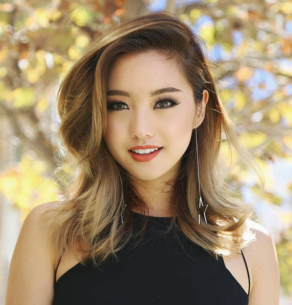 Jennifer Im (tên thường gọi: Jenn Im) làngười Mỹ gốc Hàn sinh tại Los Angeles. Cô gái nhỏ này là 1 trong những người đi đầu và khởi tạo xu hướng làm vlog về thời trang