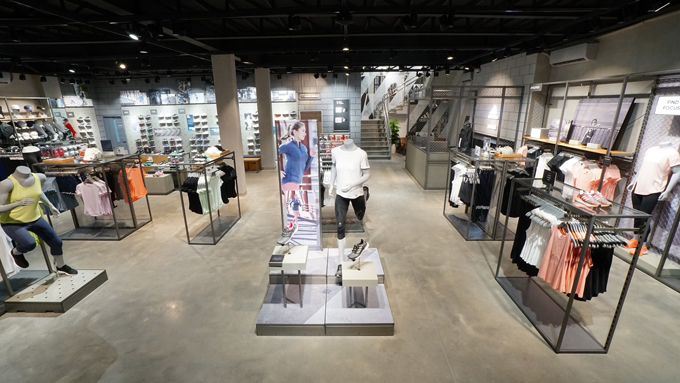 Cửa hàng gồm 2 tầng với tổng diện tích mặt sàn lên đến 640m2.