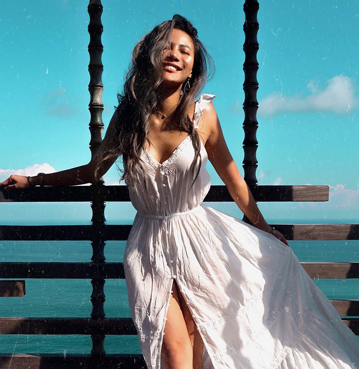 Beauty blogger Vinna Gracia hòa mình vào mùa Hè với chiếc đầm cài khuy