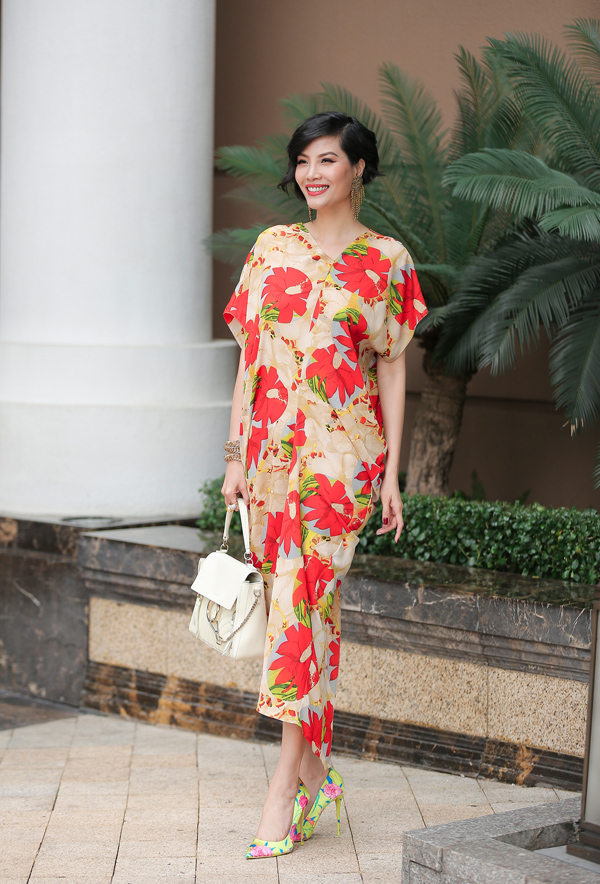 Dàn mỹ nhân Việt khoe sắc trong váy hoa rực rỡ - 11
