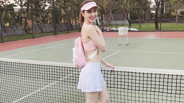 Ngọc Trinh rất thích tập tennis và dành nhiều thời gian cho bộ môn này.