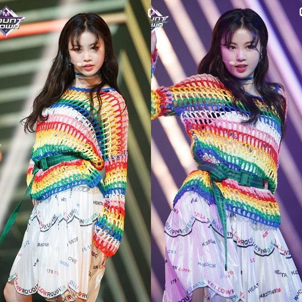 Chiếc áo đan móc cầu vồng của Soo Jin (G)I-DLE trông không tệ, nhưng kết hợp cùng chiếc váy chi chít chữ và màu sắc bên trong khiến outfit trở nên vô cùng hài hước. Trừ khi bạn là một giáo viên mầm non, trang phục này trông lòe loẹt quá mức cần thiết.