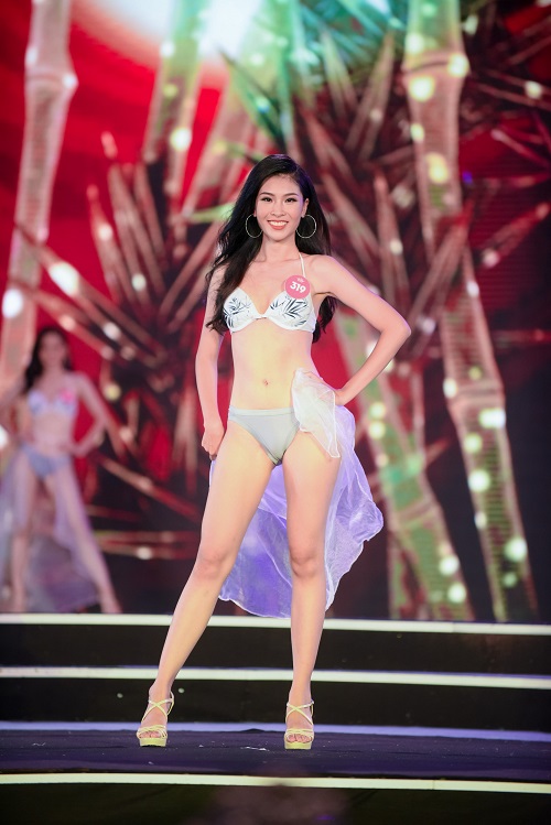Tối 22/7, chung khảo Hoa hậu Việt Nam khu vực phía Bắc diễn ra tại Cửa Lò, Nghệ An.