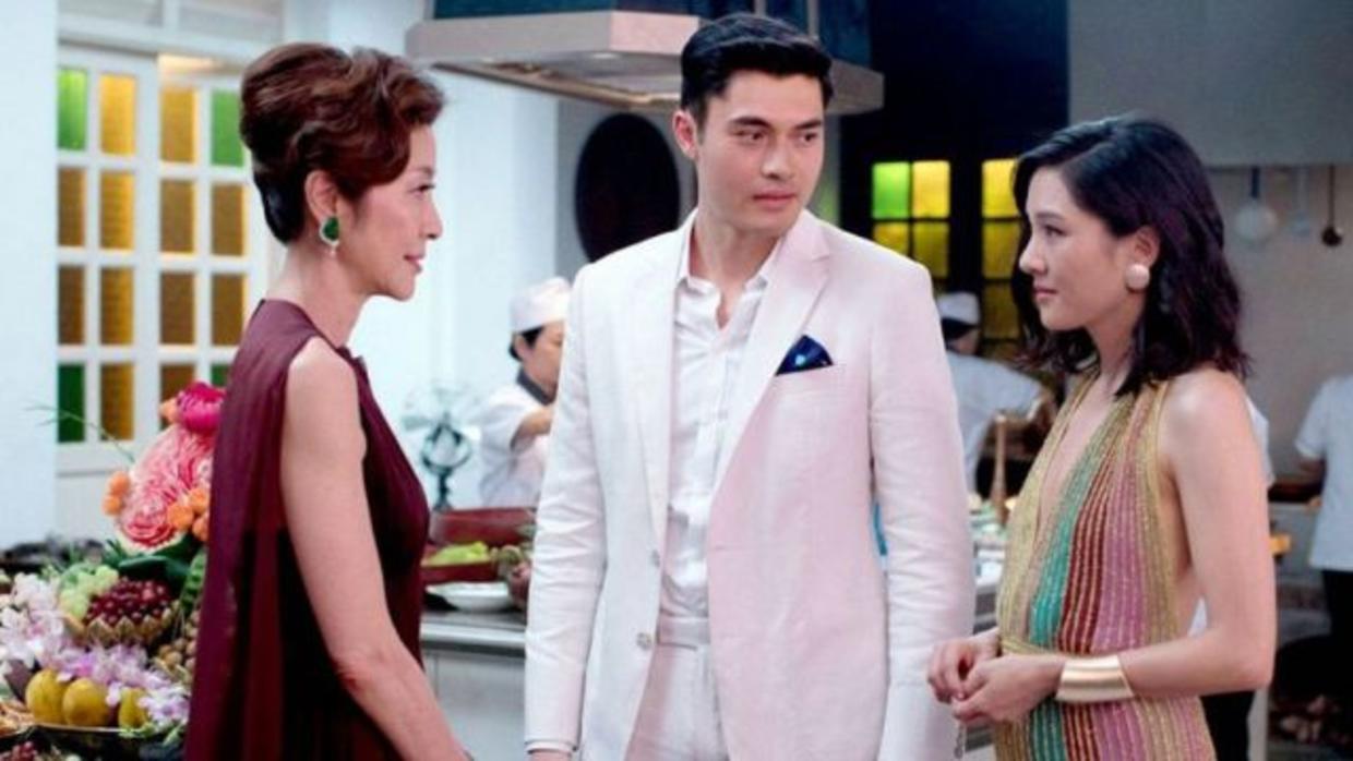 Crazy Rich Asians chính thức trở thành bộ phim hài lãng mạn thành công nhất thập kỷ - Ảnh 6.