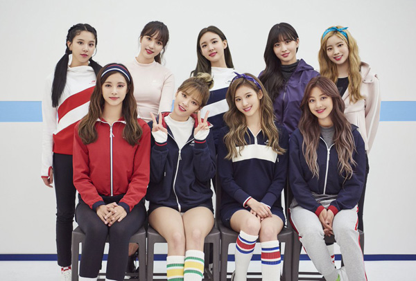 Twice vừa có buổi chụp hình quảng cáo cho thương hiệu thời trang thể thao mà họ là gương mặt đại diện. Diện mạo của các thành viên trong photoshoot này đều rất xinh đẹp, tuy nhiên chỉ có Tzuyu là gây chú ý hơn cả.