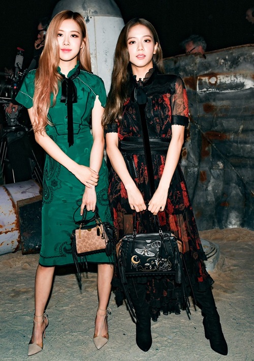 Trước đó, Ji Soo và Rosé cũng tham dự một sự kiện tại Tuần lễ thời trang New York ngày 11/9. 