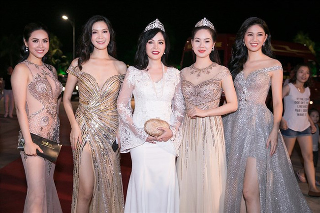 Dám làm điều mà nhiều Hoa hậu ngại ngần, Mỹ Linh và Jolie Nguyễn đều thăng hạng phong cách vù vù! - Ảnh 1.