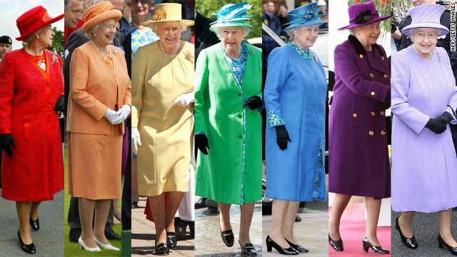 Liên tục thay đổi màu sắc trang phục, duy chỉ có món đồ này là Nữ hoàng Anh hết mực chung tình từ thời trẻ đến tận bây giờ - Ảnh 1.