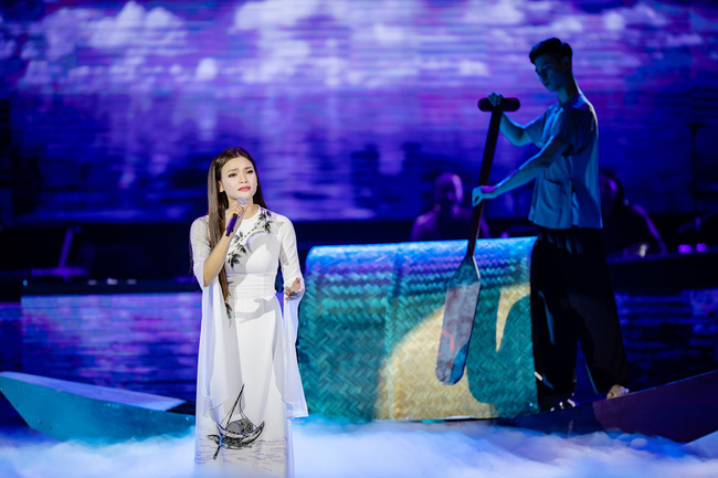 Phạm Phương Thảo cùng Trọng Tấn, Thanh Lam khiến khán giả cay mắt, hân hoan trong liveshow kỷ niệm 20 năm ca hát - Ảnh 2.