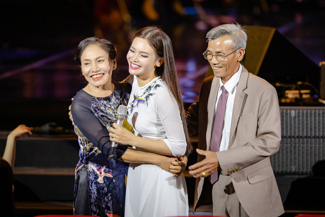 Phạm Phương Thảo cùng Trọng Tấn, Thanh Lam khiến khán giả cay mắt, hân hoan trong liveshow kỷ niệm 20 năm ca hát - Ảnh 10.