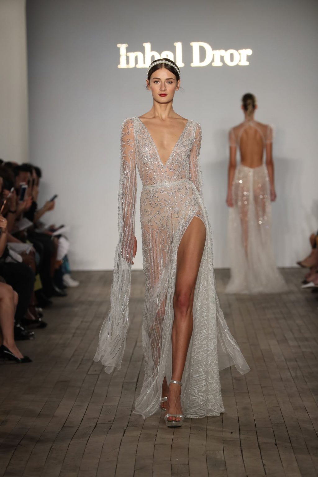 Xu hướng thời trang cưới lấy cảm hứng từ váy cưới của Chiara Ferragni và Meghan Markle 3