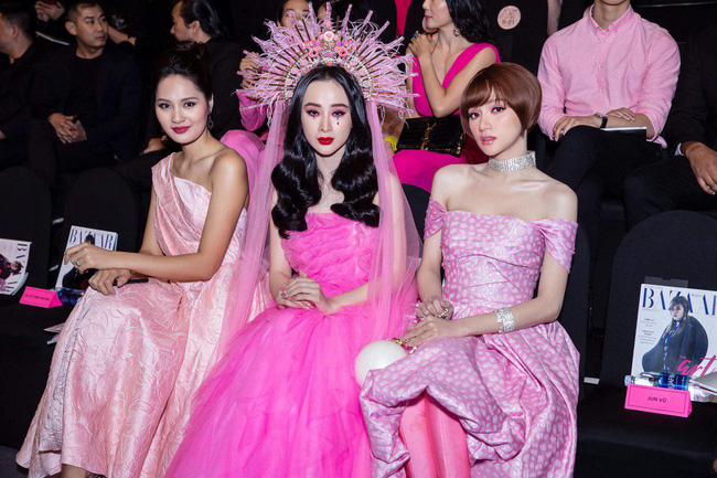 Angela Phương Trinh ngồi thật buồn giữa hai cô Hương Giang - Ảnh 1.