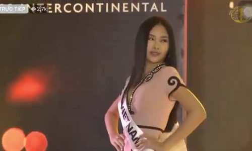 Ngân Anh điệu đà catwalk trong phần thi 'chào sân' ở Miss Intercontinental