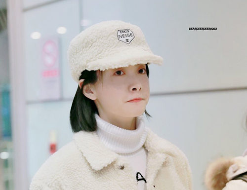 Red Velvet đọ nhan sắc, BTS che chắn kín mít ở sân bay