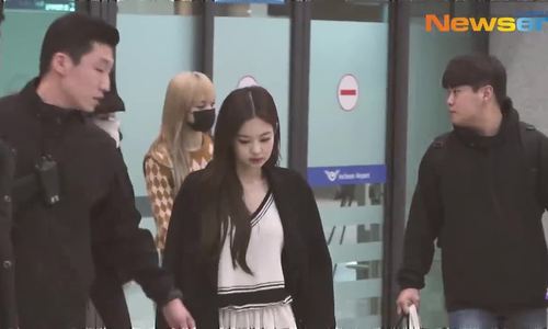 Jennie diện đồ khó hiểu, Twice có style chất lừ ở sân bay