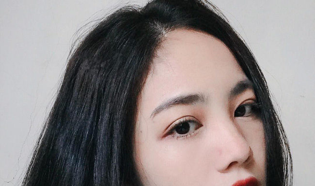 Sáng mùng 1 Tết, mở mắt ra là đã muốn tô ngay son đỏ khai xuân năm mới