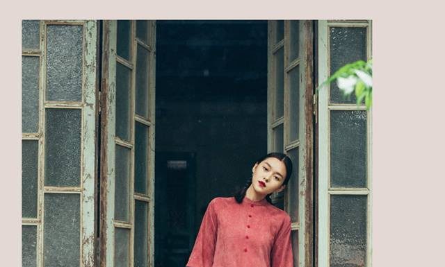 Tết đang về gần hơn bao giờ hết với 5 mẫu áo dài cách tân yêu kiều từ các thương hiệu Việt