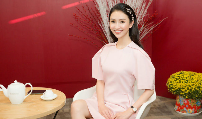 Á hậu Hà Thu: “Tôi thích áp lực của người nổi tiếng”