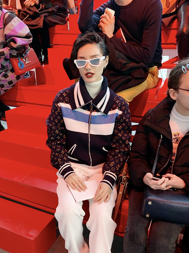 Cứ ngỡ sang Paris chỉ để... chụp ảnh cho vui, nào ngờ Khánh Linh The Face được mời hẳn ghế đầu show Louis Vuitton - Ảnh 3.