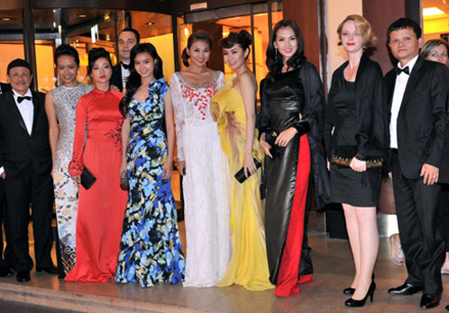 Tại sự kiện tại LHP Cannes lần thứ 64, 3 vị đạo diễn cùng 6 nữ diễn viên Việt: Hồng Ánh, Mỹ Duyên, Thanh Hằng, Minh Thư, Minh Hằng, Lan Ngọc