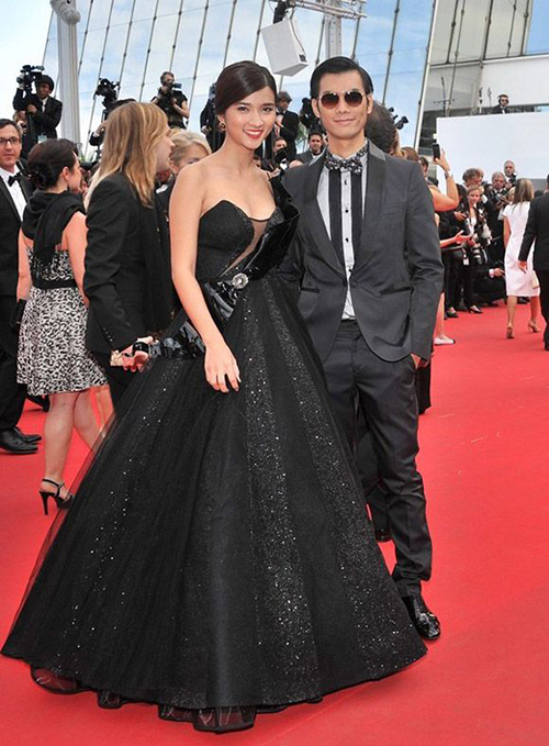 Kim Tuyến, Kim Hiền cùng đạo diễn Đào Bá Sơn, nam diễn viên kiêm người mẫu Nhan Phúc Vinh được mời tới Cannes.