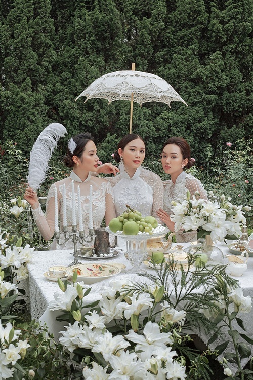 Linh Rin kết hợp cùng Hoa hậu Đông Nam Á Diệu Linh (trái) và người mẫu Thu Huyền (phải) thực hiện bộ hình.