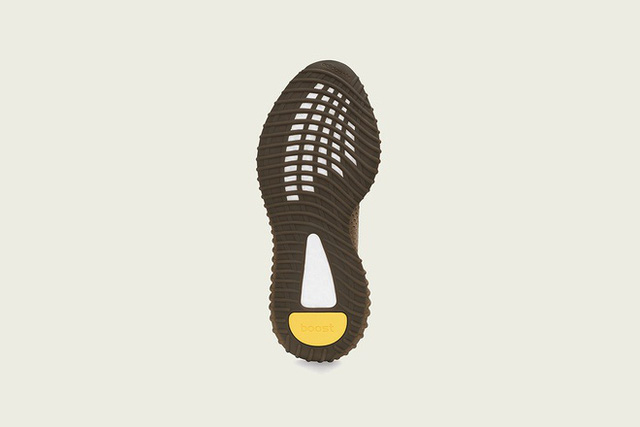 3 mẫu giày Yeezy mới ra mắt vào thứ bảy, dân tình chê phối màu xấu - Ảnh 2.