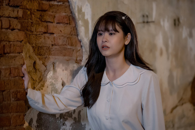 Trong MV có nhiều cảnh quay xúc động khiến không ít người xem phải thút thít theo Trương Quỳnh Anh.