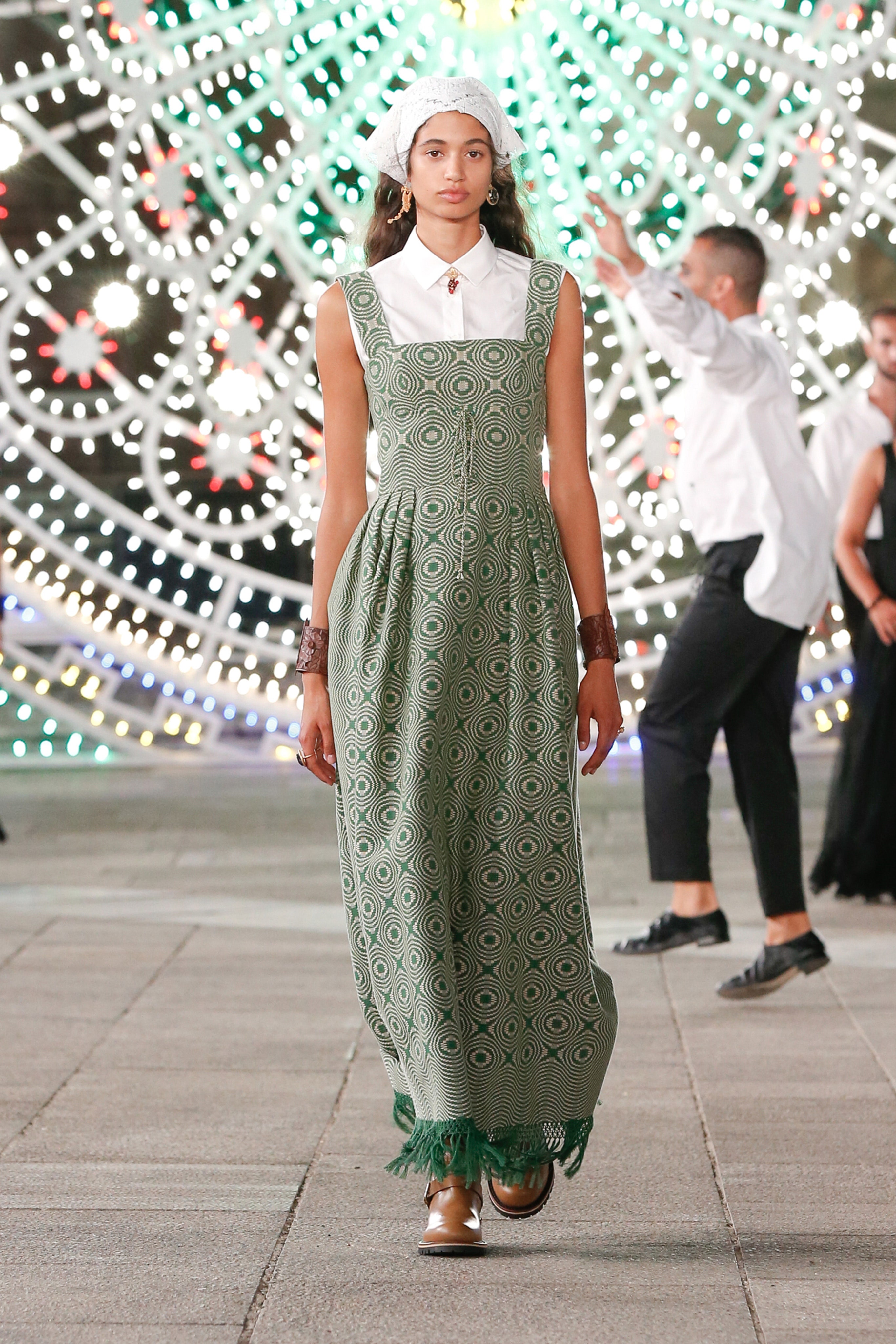 Đầm dài màu pastel xanh hồ trăn - Dior resort 2021