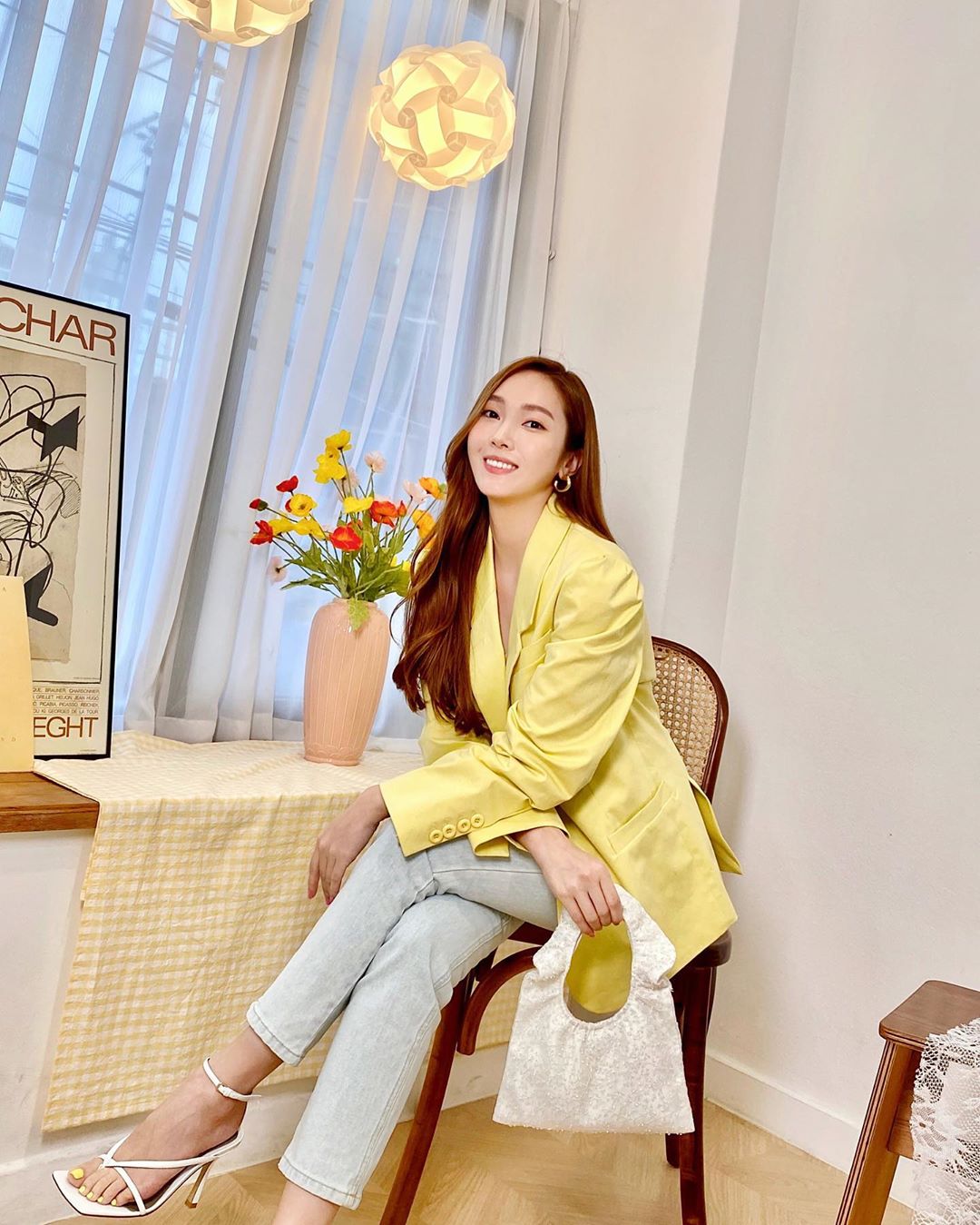 Xu hướng thời trang - Jessica Jung mặc blazer màu vàng nhạt