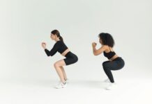 5 bài tập squat đơn giản khắc phục tình trạng “mông hóp”