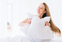 Những dấu hiệu cho thấy bạn cần phải thay gối mới ngay lập tức